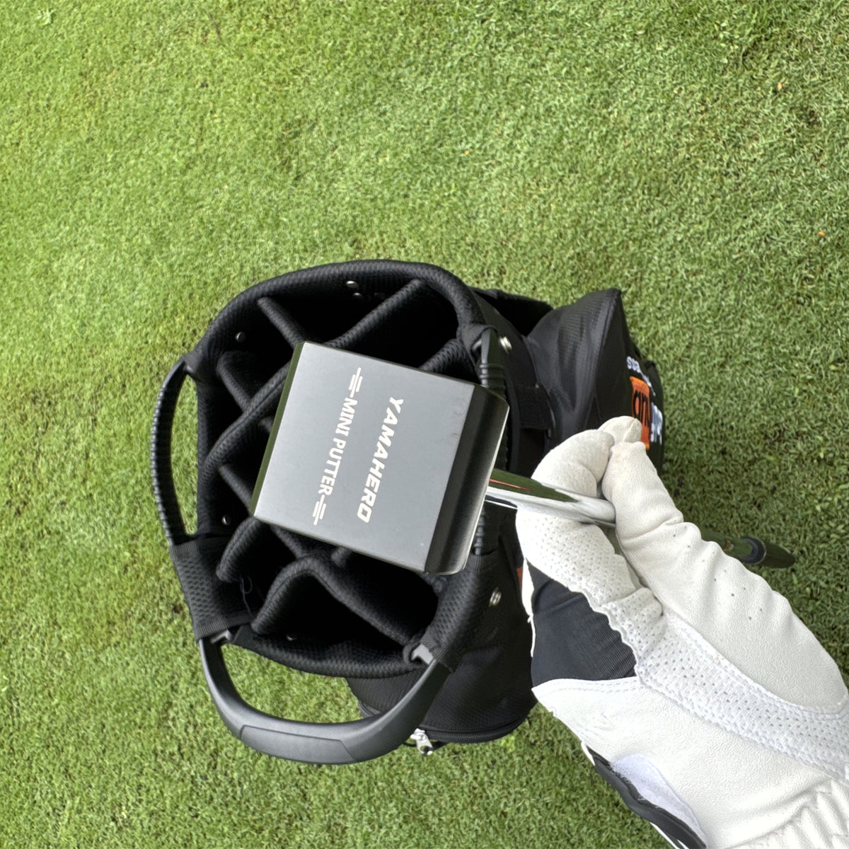 Yamahero Mini Golf Putter in Black And Golden, 86.36 cm, with a PU Grip, Suitable for Both Left And Right-Handed Users, Designed for Men